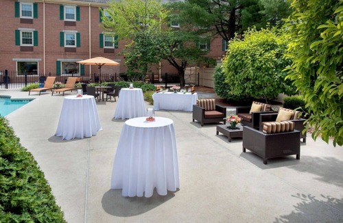 Woburn House | 2 Classy Units! FREE Parking, Pets Allowed, Close to USS Constitution Museum!