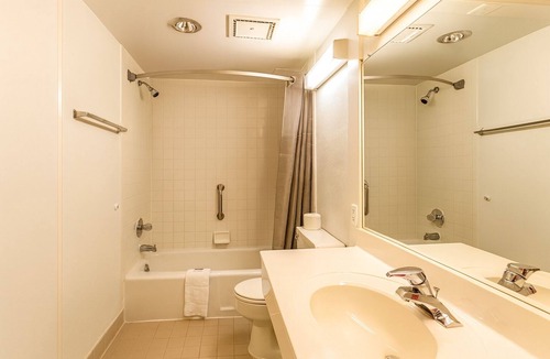 Edgewood Hotel | 2 Comfortable Rooms w/Nearby Edgewood Attractions