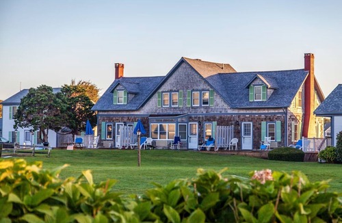 West Yarmouth Apartment | 2 Comfortable Townhouses with Beachfront Sunbeds and Stunning Ocean Views