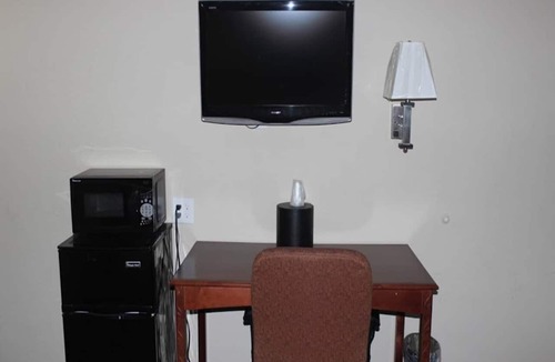 South Central Omaha Apartment | 2 Full Bed|Smoking|Omaha NE