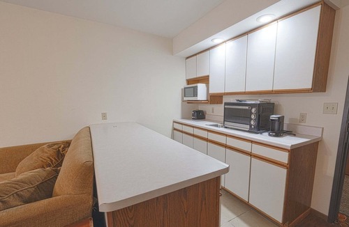 Harlan Apartment | 2 Full Beds|Non-Smoking