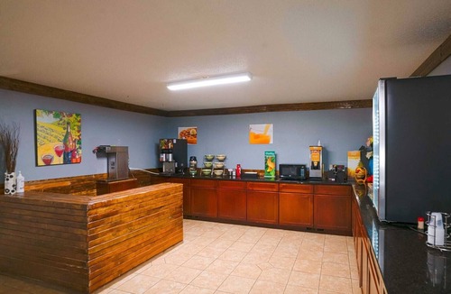 Redwood Falls Apartment | 2 Full Beds | Non-Smoking