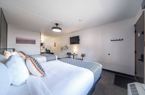 Pinnacles Entrance Badlands Hotel | 2-Hansen Inn & Cabins, Room, Double Queen, Ground Floor, No Pets, No Smoking