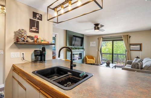 Deadwood Condo | 2 King Suites w/Private Baths, Near Deadwood & Terry Peak, Black Hills City View