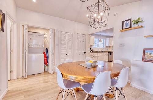 Waveland Cottage | 2 Kings by Beach n' Bay 3 blocks away