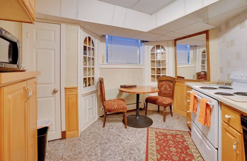 Lowry Hill Apartment | 2 Mi to Dtwn Minneapolis: Lowry Hill Apt w/Patio