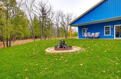 Abrams House | 2 Mi to Lake Michigan: Fire Pit, Grill, Patio!