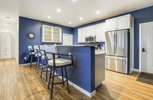 Abrams House | 2 Mi to Lake Michigan: Fire Pit, Grill, Patio!