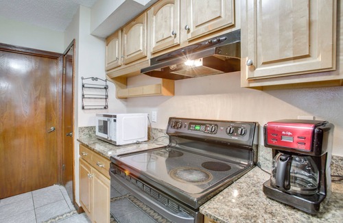 Kenner - Louis Armstrong International Airport House | 2 Mi to Lake! Townhome w/Pool Access in Kenner