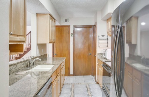 Kenner - Louis Armstrong International Airport House | 2 Mi to Lake! Townhome w/Pool Access in Kenner