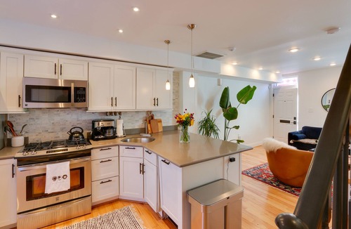 Le Droit Park House | 2 Mi to National Mall: Stunning Townhome w/Patio!