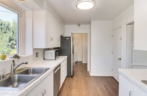 Westwood House | 2 Mi to Rodeo Drive: Ranch-Style Home w/Yard!