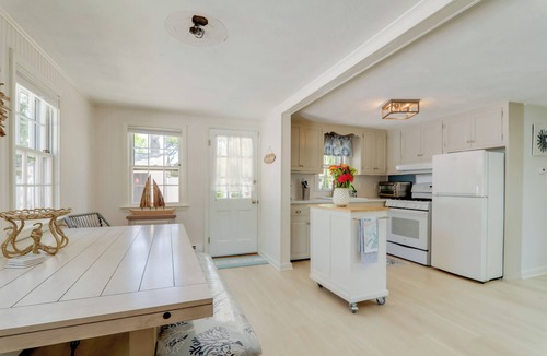 West Yarmouth House | 2 Mi to Seagull Beach: Charming Family Home