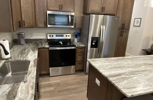 Waveland House | 2 minutes to the Beach! Centrally located and family friendly vacation retreat!
