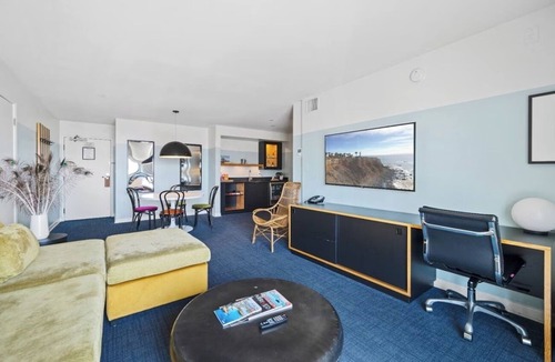 Venice Hotel | 2 Ocean view King Suite with Balcony, Kitchen, Free Breakfast | Beach Steps Away