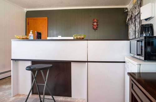 Lamberton Apartment | 2 Queen Bed|Lamberton