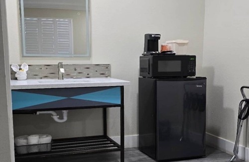 Victorville Apartment | 2 Queen Beds|Access|Nsmk