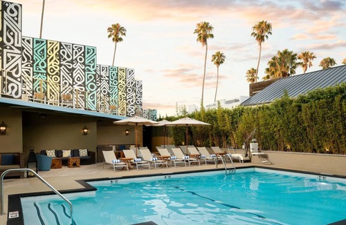 Ocean Park Hotel | 2 Queen Room | 6 mins from Santa Monica Pier & Local Attractions