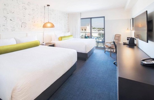 Venice Hotel | 2 Queen Room | Venice City Views | Modern Designer Interior | Breakfast is FREE