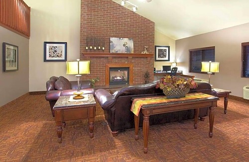 New London Hotel | 2-Star Hotel ∙ AmericInn by Wyndham New London