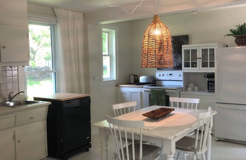 Wellington House | 20 m from Sandbanks ~ Family-friendly ~ 2-story ~ 3-bedroom ~2-bath century home