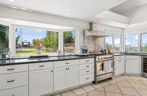 Valle Lindo House | 20% OFF Monthly Mountain View & Huge Backyard & Hot Tub - 3 King Bed