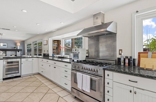 Valle Lindo House | 20% OFF Monthly Mountain View & Huge Backyard & Hot Tub - 3 King Bed