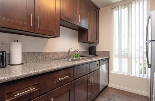 Little Armenia Apartment | 210 Bedroom Hollywood Apartment With Rooftop Pool and Stunning Views