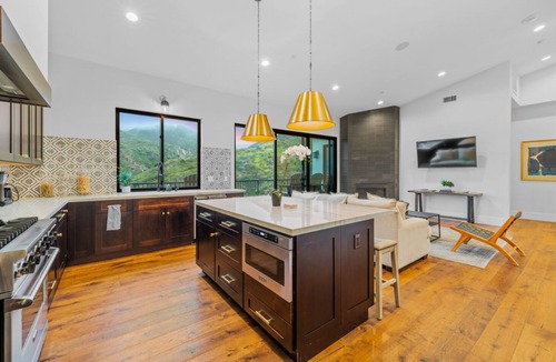 Ventura House | 25% Off Aug 17-19! Perfect 4 Families, W/Jacuzzi*