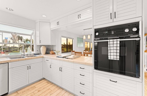 Pierpont Bay House | 25% Off Aug 20-23! Walk To Beach, W/Rooftop Deck*