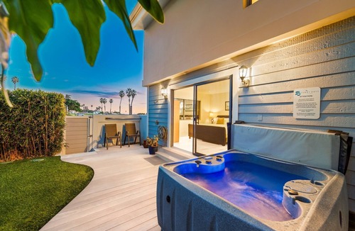 Pierpont Bay House | 25% Off Aug 20-23! Walk To Beach, W/Rooftop Deck*