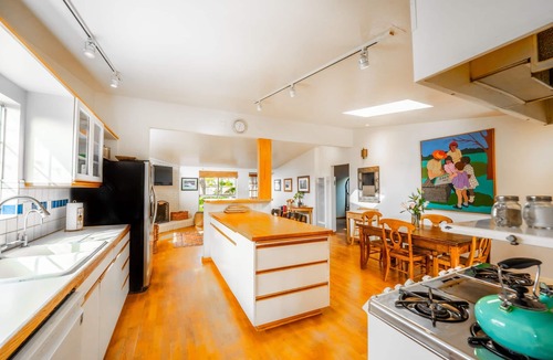 Pierpont Bay House | 25% Off Aug 9-13! Walk To Beach, Private Jacuzzi*