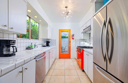 Uptown Design District Apartment | 25% Off July! Amazing Reviews, Pool & Jacuzzi*