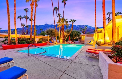 Uptown Design District Apartment | 25% Off July! Amazing Reviews, Pool & Jacuzzi*
