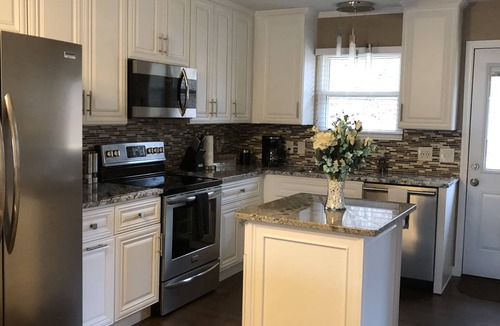 Jasper House | 299 is 5 minutes from dam, with boat launch and tritoon boat for rent.
