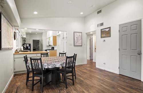 Flagstaff House | 2bd/2ba with A/C Near Downtown, Trails, NAU & Hwy to Canyon