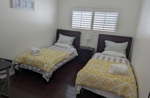 Ocean Park Apartment | 2Bedroom with Den and 2BA 4 Blocks to Santa Monica Beach