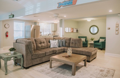 Ocean Springs House | 2BR/2BA in PERFECT location! Walk to Downtown! Near the beach! The Jeff
