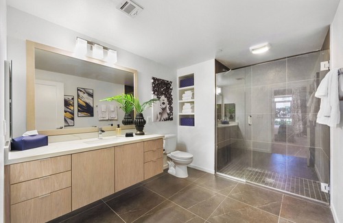 Carthay Circle Hotel | 2BR Apt Near BH & The Grove w/Parking & Pool