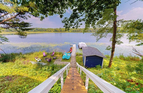 Deerwood Cabin | 2BR Cabin w/Shared Lake Access!