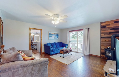 Deerwood Cabin | 2BR Cabin w/Shared Lake Access!