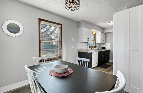 Clive House | 2BR Cozy Townhouse WDM/Clive!