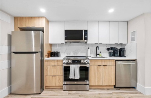Le Droit Park Condo | 2BR Garden Suite near U St | Private Entry + W/D