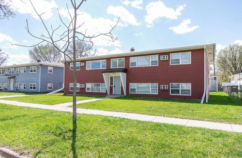 Fargo Apartment | 2BR I 4 mins to FargoDome, Free Pking, Queen x 2