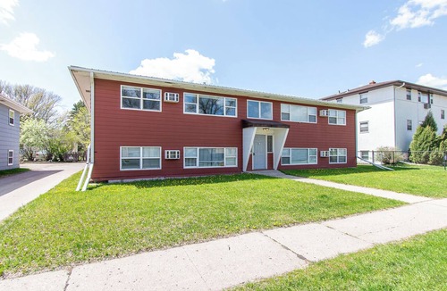 Fargo Apartment | 2BR I 4 mins to FargoDome, Free Pking, Queen x 2