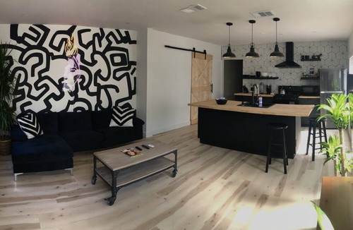 Hollywood House | 2BR Lit & Spacious Across from Netflix