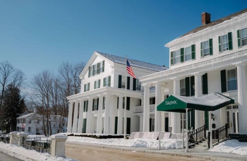 Manchester Apartment | 2BR Luxurious Suite + Pool & Hot Tub Access