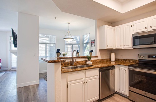 Central Scottsdale Condo | 2BR Scottsdale Ground Floor Condo w Pool, Hot Tub, Close to Mayo!