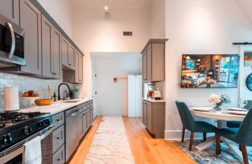 College Hill Apartment | 2BR Unit near Brown & RISD with Free Parking, Full Kitchen