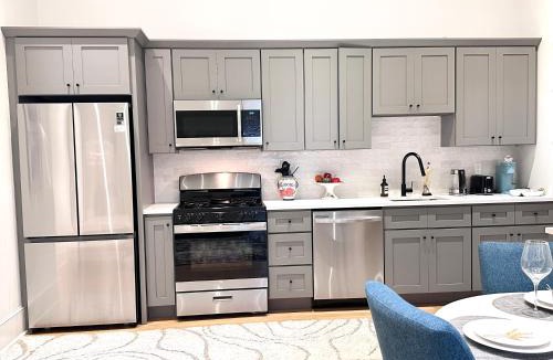 College Hill Apartment | 2BR Unit near Brown & RISD with Free Parking, Full Kitchen
